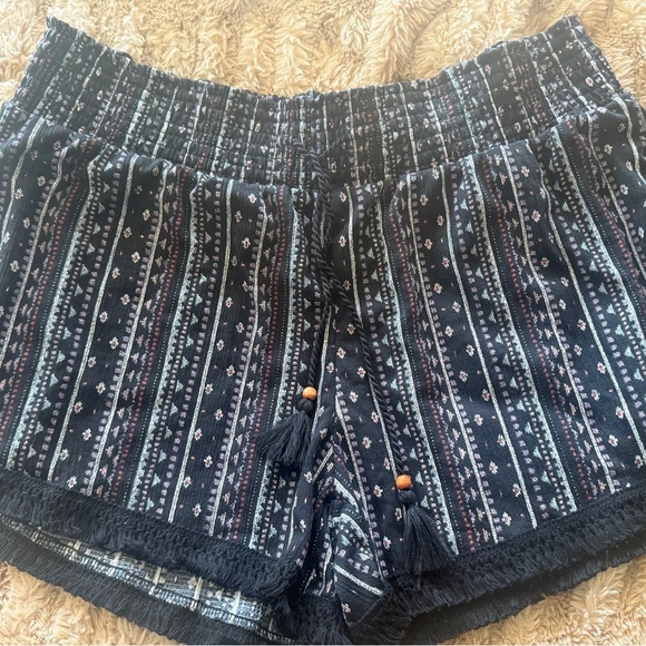 No Boundaries Black and White Patterned High Waist Shorts - Picture 2 of 4